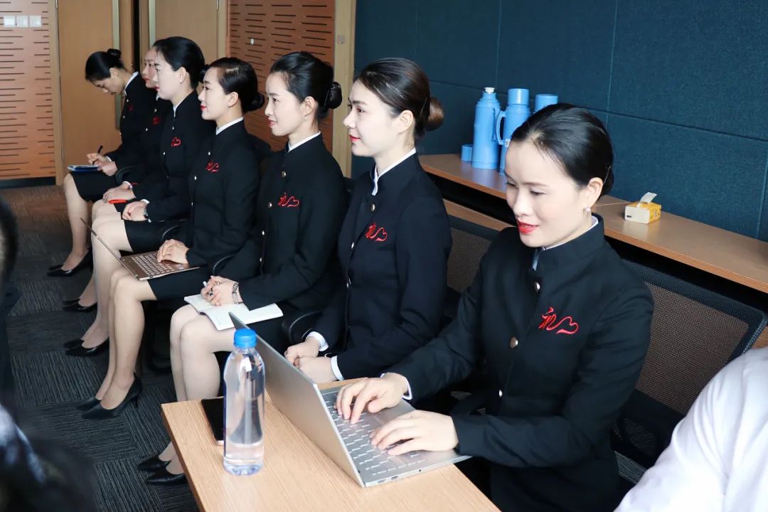 九游会网页版 -上海海港迎社区盾关键赛,清晨再遭质疑,管理层满意,团队化学反应显著(上海海事局航行警告查询)