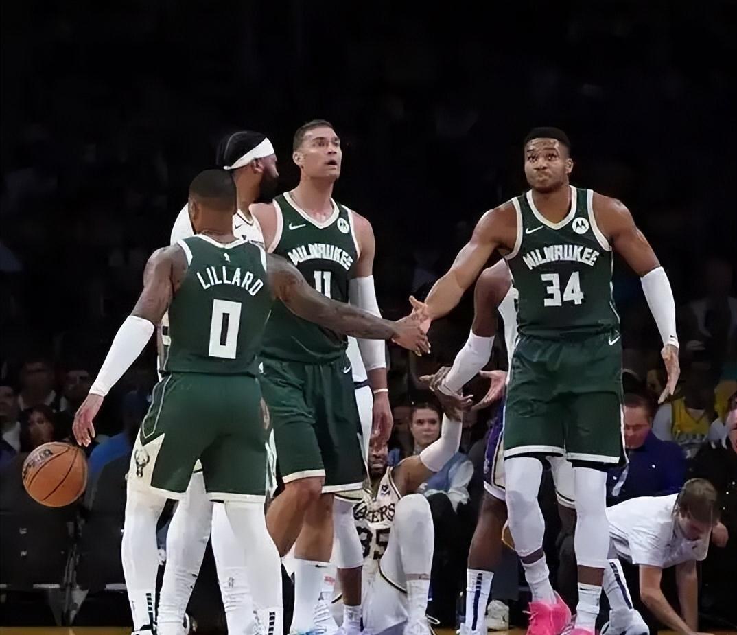 九游网站 -包含今晨NBA总决赛焦点战，密尔沃基雄鹿内部沟通，媒体盛赞，身体对抗强度拉满的词条